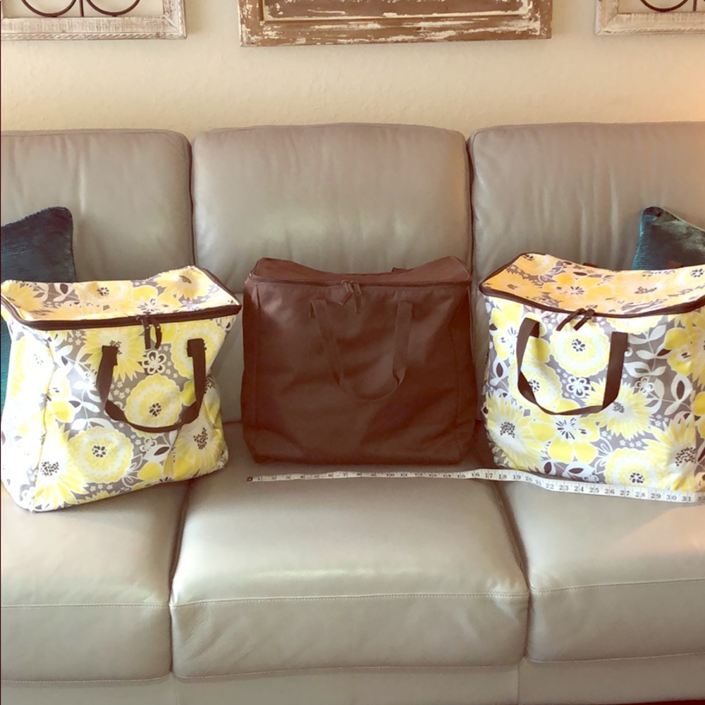 Thirty-One Zipper tote - yellow with flowers